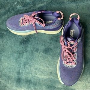 Hoka size 8.5 model w bondi 6 purple